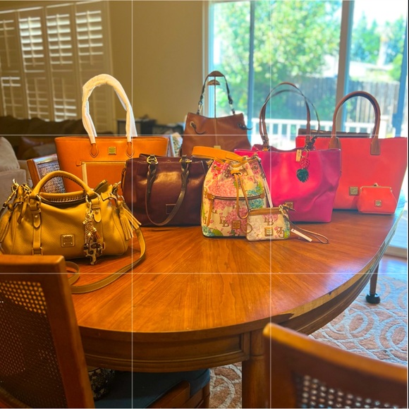 VINTAGE Dooney & Bourke collector’s snake embossed satchel in very rare color!💕 - Picture 13 of 15